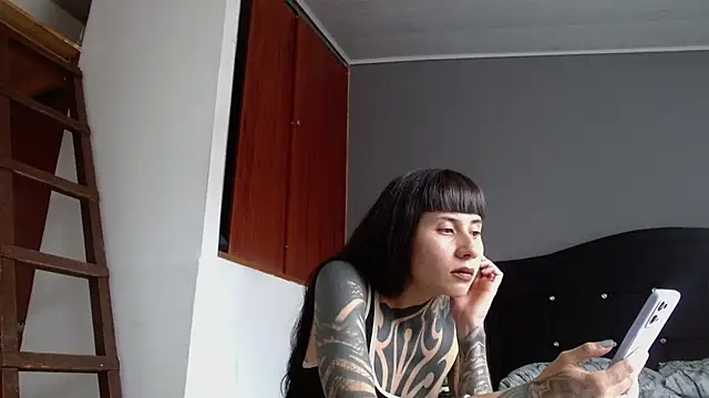 Emilia 1995 online show from July 17, 7:50 pm