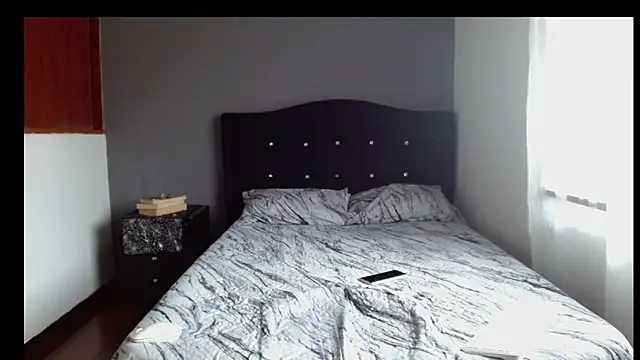 Emilia 1995 online show from May 1, 5:49 pm