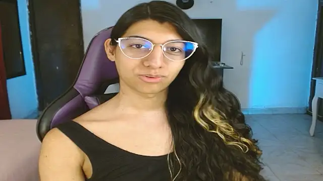 engielphoenis14 online show from January 14, 1:32 am