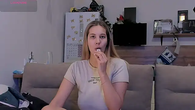 Girl alone home online show from August 2, 4:10 pm