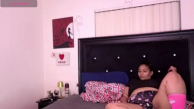 MrAndMrsCrook online show from November 9, 1:56 am