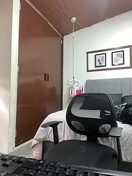 karlamorris  online show from July 7, 1:14 pm