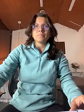 karlamorris  online show from June 9, 1:21 pm