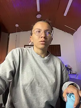 karlamorris  online show from June 29, 1:22 pm