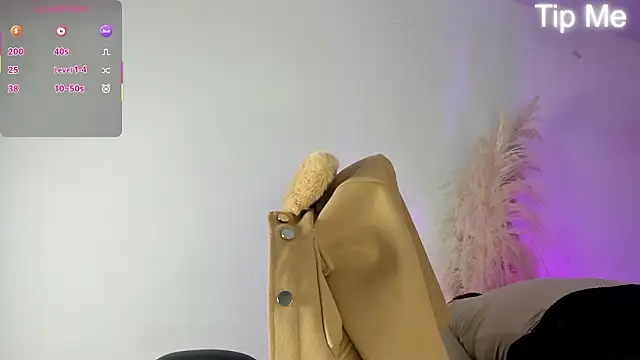 april dumont online show from March 9, 12:41 pm