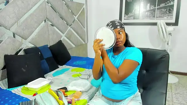 EvaxEmma online show from April 28, 1:37 pm