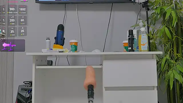 luckyalice  online show from October 12, 7:38 pm