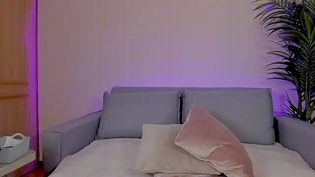 miadaniells hot online show from April 26, 1:42 pm