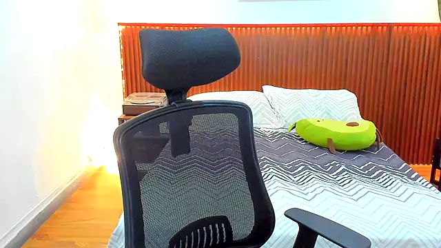 KatherineBond online show from December 15, 7:30 pm