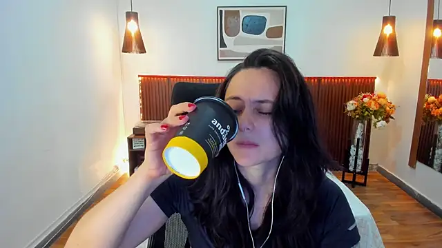 KatherineBond online show from July 8, 4:09 pm