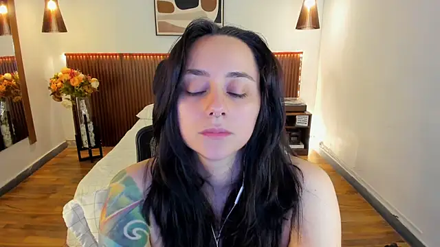KatherineBond online show from July 1, 7:02 pm