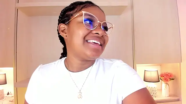 tamaraa smiith online show from November 1, 7:40 pm