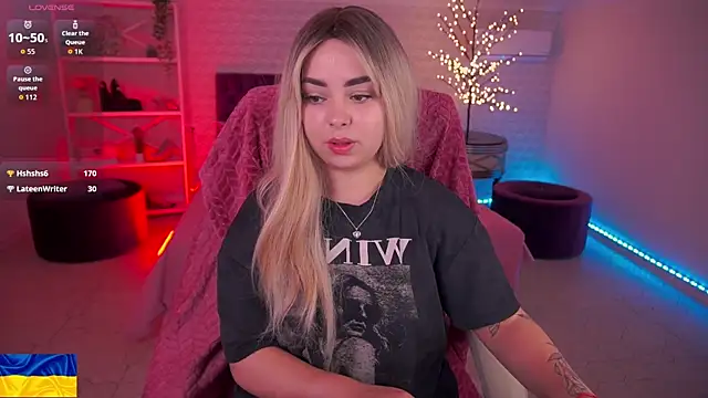 SusieWood online show from April 29, 2:59 am