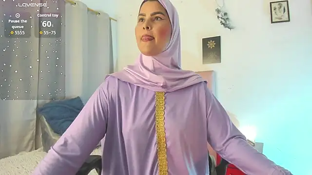 AishaAmin  online show from June 11, 12:46 pm