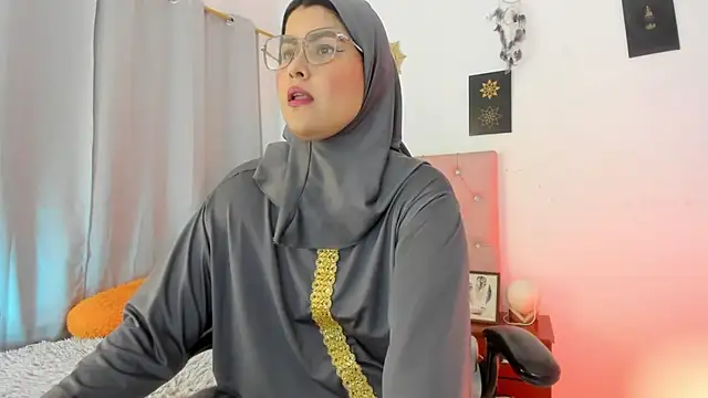 AishaAmin  online show from July 6, 12:32 pm