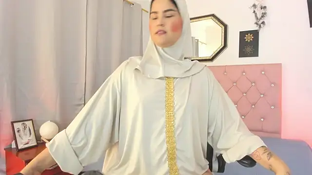 AishaAmin  online show from July 24, 12:14 pm