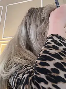 SerenaBennet online show from November 18, 8:15 am