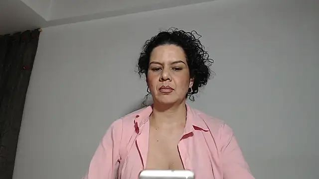 Snapshot of Sharickleon11 chatting on September 16, 12:40 am Sharickleon11 online show from September 16, 12:40 am