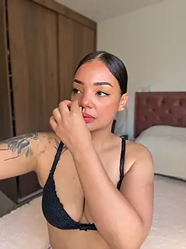 Sara LipsX online show from June 21, 7:51 pm