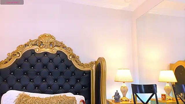 AdelinaVans online show from April 24, 11:35 am