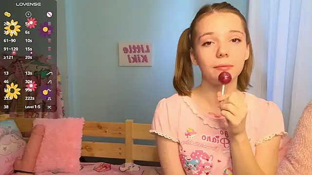 Snapshot of PrincessLittleKiki chatting on October 2, 7:35 am PrincessLittleKiki online show from October 2, 7:35 am