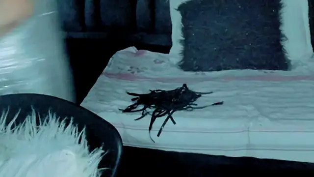 ScarletHoot  online show from October 26, 12:22 pm