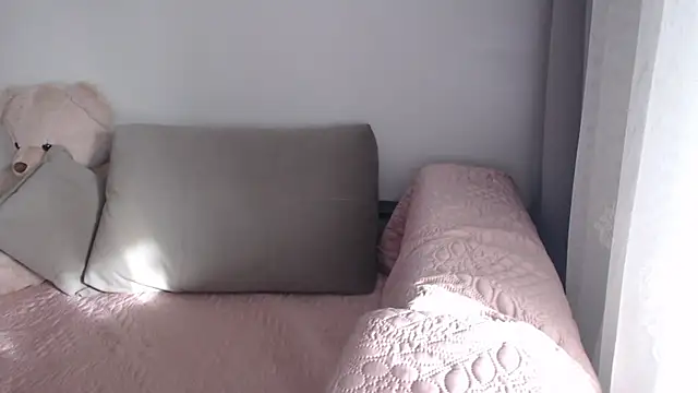  JustmeHere  online show from December 15, 10:20 am