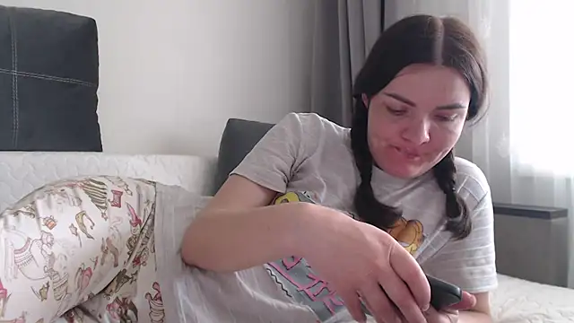  JustmeHere  online show from March 15, 10:28 am