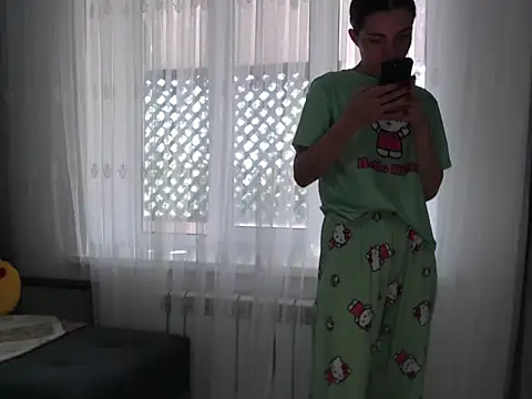  JustmeHere  online show from October 26, 11:05 am