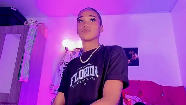 naomy  xx online show from July 30, 8:15 am