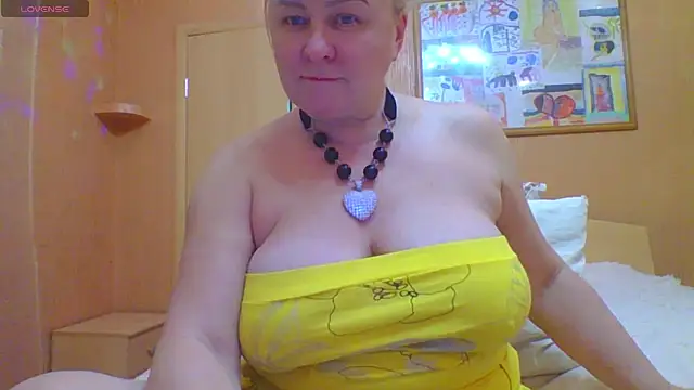 mira robinsonnn online show from November 17, 4:40 pm