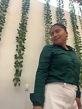LinnaGardenia online show from July 20, 6:08 pm