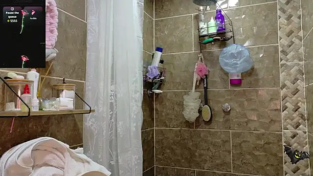 mollyshake1 online show from January 6, 1:42 am