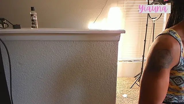 yiauana online show from November 20, 10:11 pm