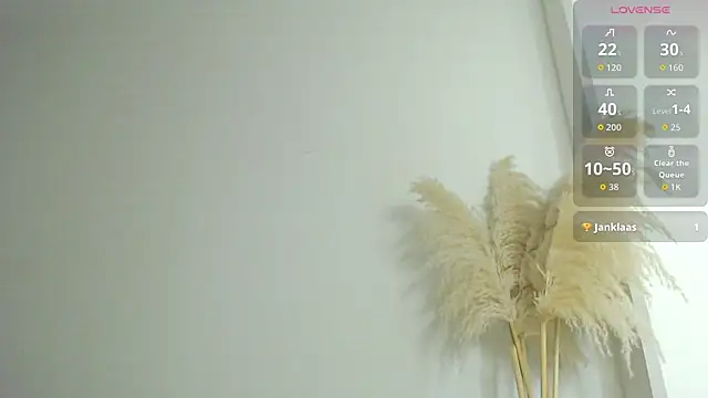 dollface17 online show from July 1, 11:37 pm