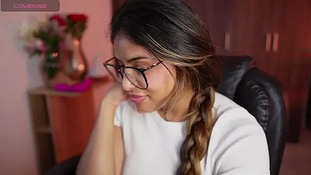 SaraParisi online show from March 18, 10:48 pm