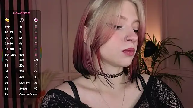 arielabradberry online show from November 19, 1:44 pm