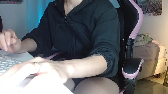 sexy valentina1 online show from July 15, 1:54 am