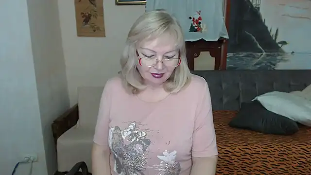 EvelynLoveShy online show from December 18, 8:35 pm