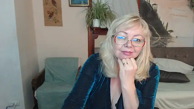 EvelynLoveShy online show from November 1, 8:46 pm