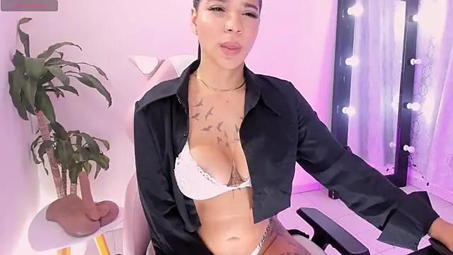 EmmaRusellx online show from May 19, 12:39 am
