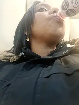 lia mariana online show from March 17, 3:43 am