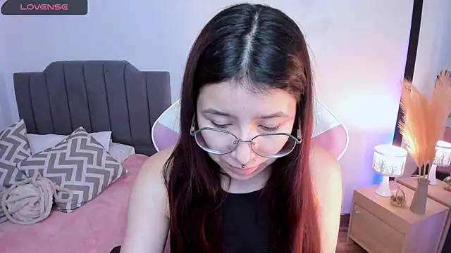 Amy joones online show from April 28, 11:36 am