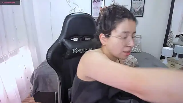 Amy joones online show from October 21, 1:04 pm