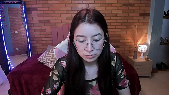 Amy joones online show from June 17, 11:33 am