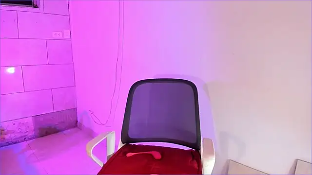 CandyLatinHott online show from July 14, 3:44 am