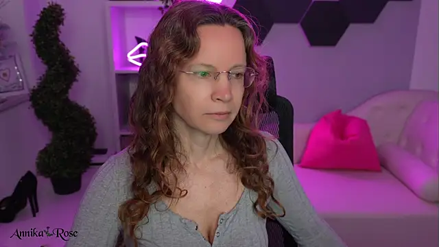 AnnikaRose online show from February 3, 8:19 am