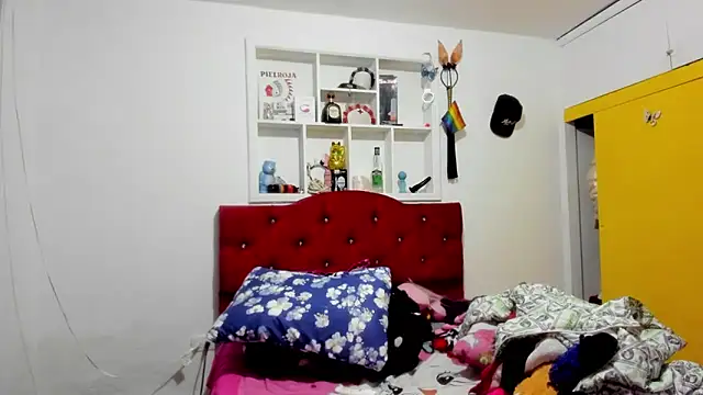 Sweet-Suck69 online show from April 30, 7:13 am