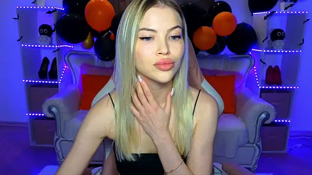 EmmyMills online show from November 3, 10:25 pm