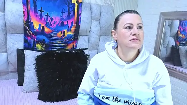 charlotte  G online show from October 12, 12:40 pm